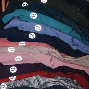 LOOKING FOR BLACK LULULEMON ALIGN LEGGINGS SIZE 4!